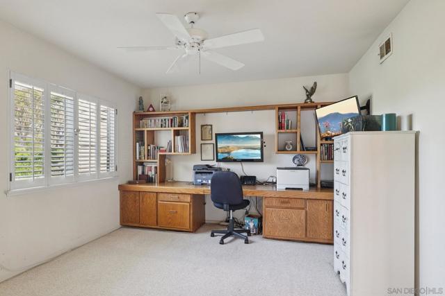 119 Spinnaker Ct, Del Mar CA: https://media.crmls.org/mediaz/8ee88421-8ac8-4409-a8ee-b76b1f0bfd42.jpg