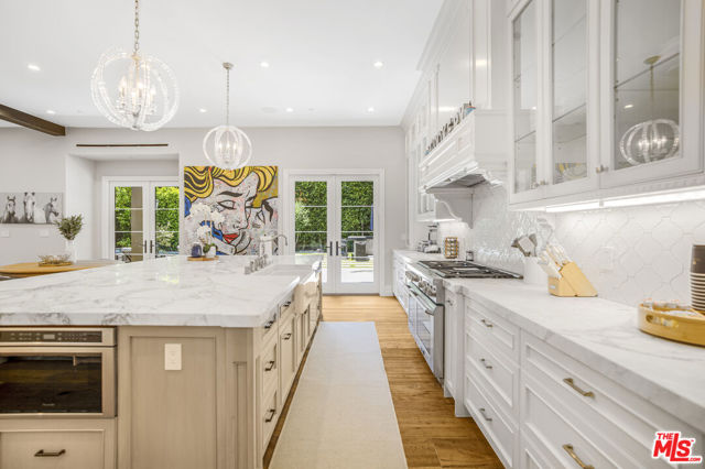 439 S Spalding Dr, Beverly Hills CA: https://media.crmls.org/mediaz/8ee981af-9e55-41c7-85eb-531bc6cc14f4.jpg