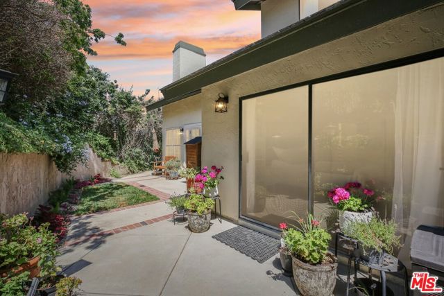 5946 E Calle Principia, Anaheim CA: https://media.crmls.org/mediaz/8ee9d8bf-e109-419c-87b3-f1822239ff62.jpg
