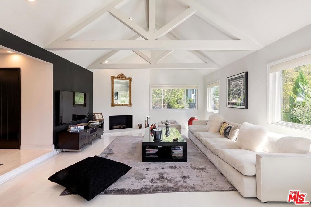 3063 Deep Canyon Drive — Contemporary