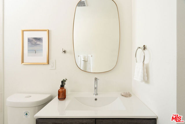 7248 W 88th Place, Los Angeles CA: https://media.crmls.org/mediaz/8eea101f-94a2-48e0-81ba-72602566887a.jpg