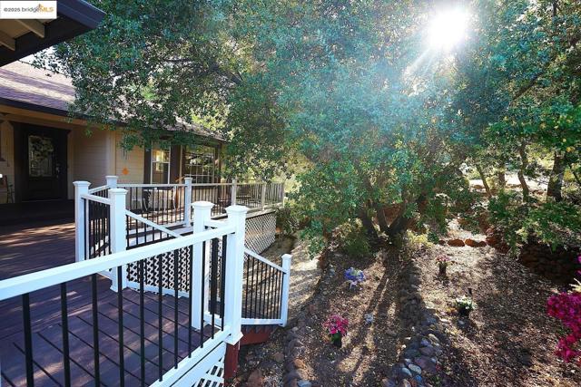 3196 Sudbury RD, Cameron Park CA: https://media.crmls.org/mediaz/8eeab819-d41d-484d-a5a3-ab1e7a0c8e85.jpg