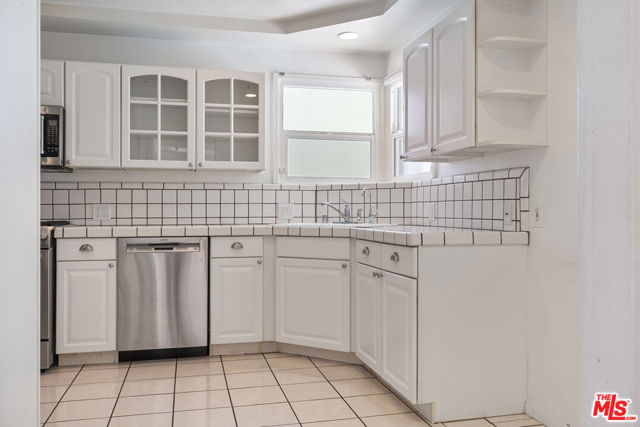 4659 Morse Avenue, Sherman Oaks CA: https://media.crmls.org/mediaz/8eeb5443-079d-495f-8d44-081a230ff7e0.jpg