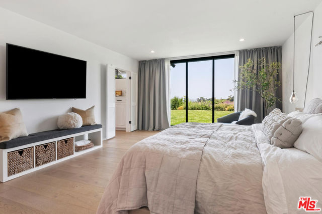 17237 Quesan Place, Encino CA: https://media.crmls.org/mediaz/8eeb9420-637f-4360-9fce-642da35047cd.jpg