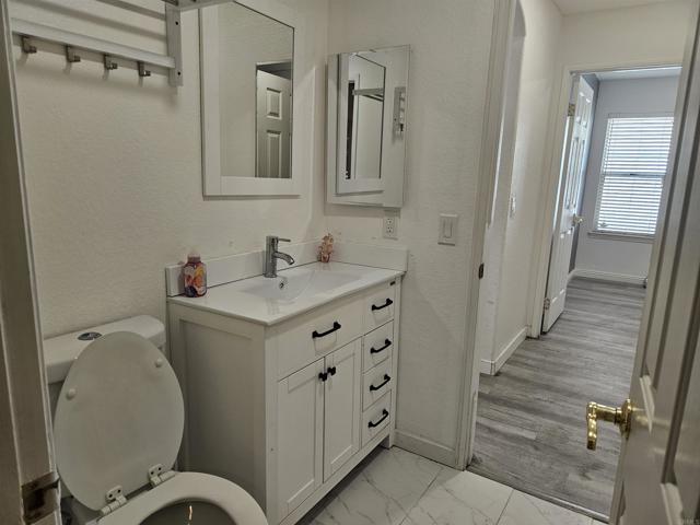 43075 Corte Fresca, Temecula CA: https://media.crmls.org/mediaz/8eebb4dc-9d96-4e14-a6d2-b8f8750f38aa.jpg
