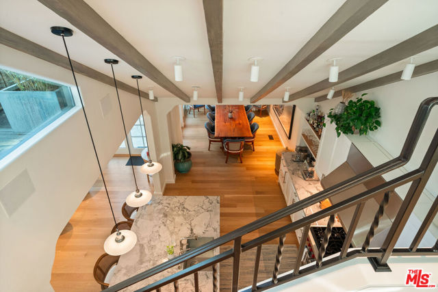 Image 21 of 72 For 705 Palisades Beach Road