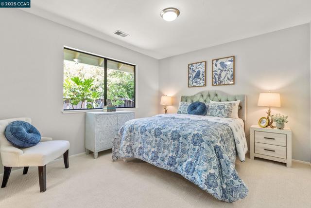 109 Bria Ct, Walnut Creek CA: https://media.crmls.org/mediaz/8eecb50b-0ea8-4786-94a2-3c7ff518c13e.jpg