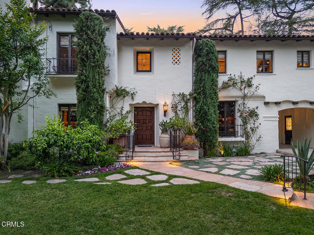 1711 Fairmount Avenue, La Canada Flintridge CA: https://media.crmls.org/mediaz/8eed323d-8298-445a-8615-980b4f25d2bc.jpg