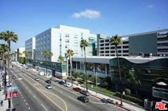 2121 James M Wood Boulevard, Los Angeles CA: https://media.crmls.org/mediaz/8eed5bdb-bb9b-44eb-8115-b0e2db2158f8.jpg