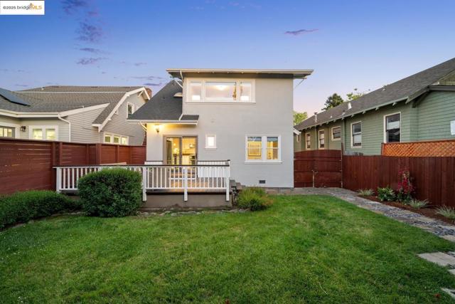 5490 Kales AVE, Oakland CA: https://media.crmls.org/mediaz/8eed6087-dd40-410f-8855-691980798036.jpg