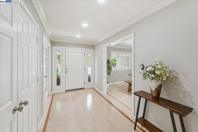 5204 Hummingbird Rd, Pleasanton CA: https://media.crmls.org/mediaz/8eed6880-20d7-4a5b-8577-e3c27df7e892.jpg