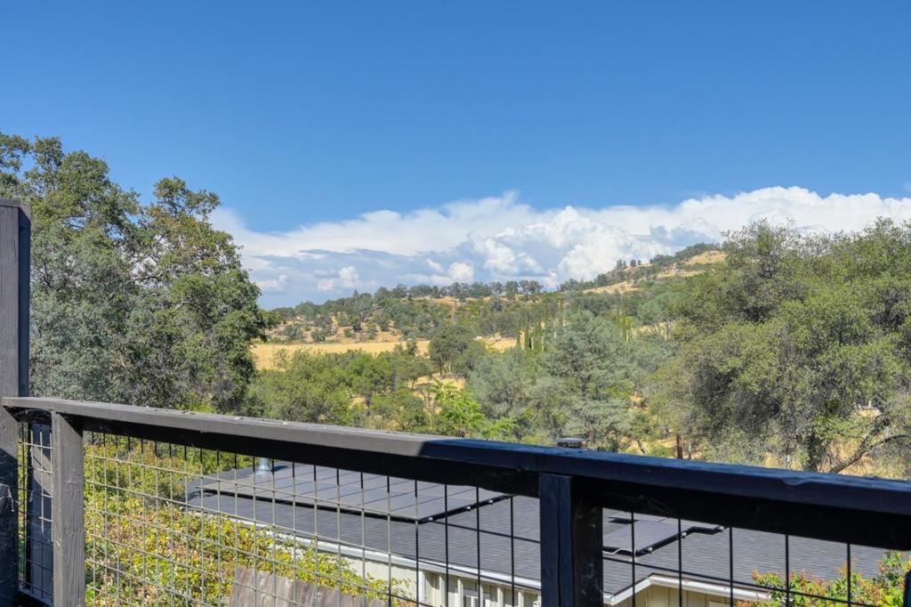 https://media.crmls.org/mediaz/8eed74eb-ce74-4859-8cc0-eb51c6976c65.jpg?preset=X-Large