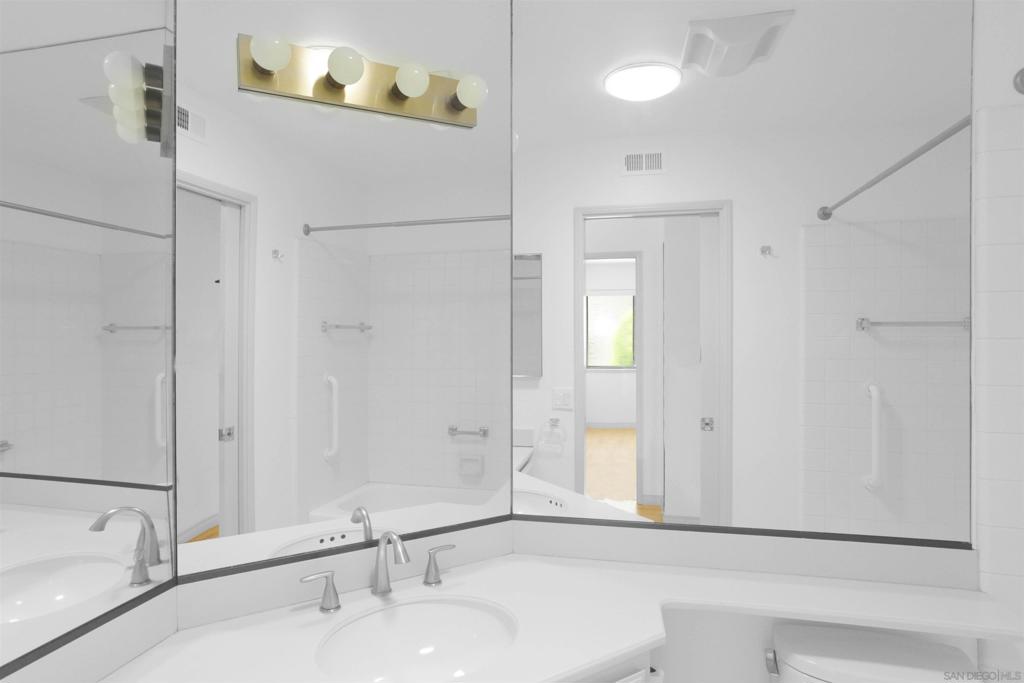 https://media.crmls.org/mediaz/8eedeada-9920-4575-be61-4a4f39a49d69.jpg?preset=X-Large