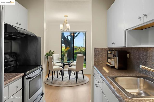 2 Commodore DR, Emeryville CA: https://media.crmls.org/mediaz/8eee076c-f095-453c-be27-b832e20a9fde.jpg