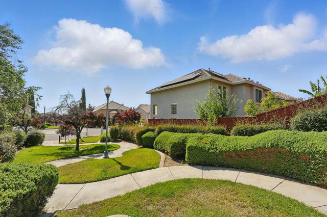 4038 Emerald Isle Lane, San Jose CA: https://media.crmls.org/mediaz/8eee24d0-e9c4-4916-acc1-9c9af294b084.jpg