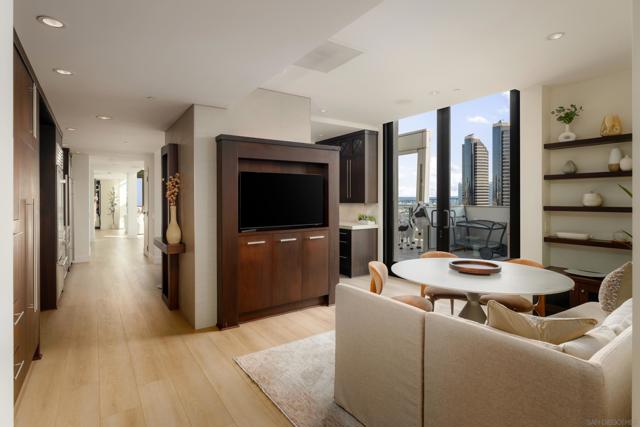 645 Front St, San Diego CA: https://media.crmls.org/mediaz/8eee4dac-f2c0-47f0-b243-2ad944cd9073.jpg