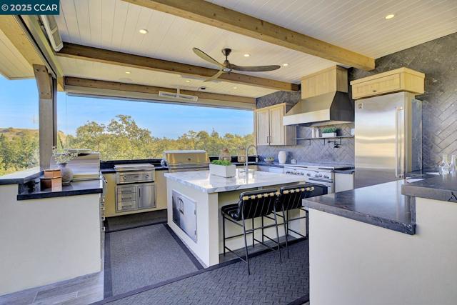 24 Crest Ct, Alamo CA: https://media.crmls.org/mediaz/8eee9788-2298-4adb-9722-893de466363b.jpg