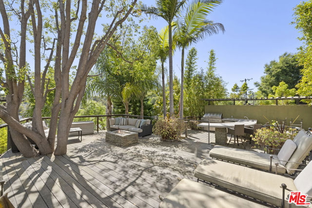 2325 Duxbury Circle, Los Angeles CA: https://media.crmls.org/mediaz/8eeec513-cae6-412b-b560-891e98f2ed86.jpg