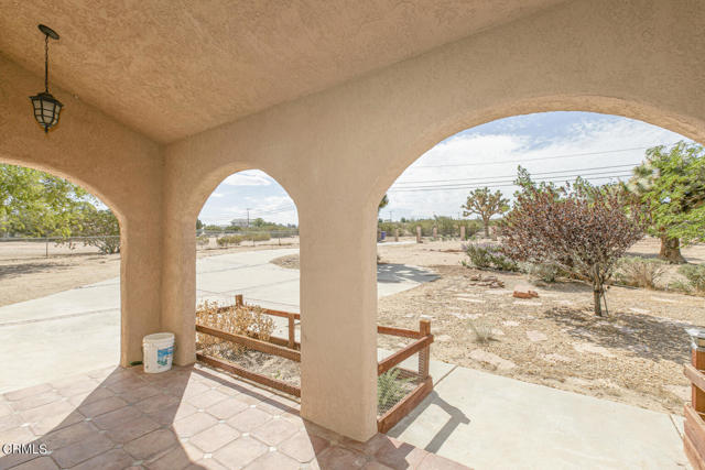 3831 E Ave T 8, Palmdale CA: https://media.crmls.org/mediaz/8eeee9c2-011b-4425-8c85-1740a12637a3.jpg