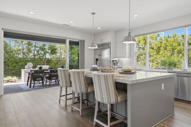 Detail Gallery Image 12 of 74 For 374 Fulvia St, Encinitas,  CA 92024 - 4 Beds | 4/1 Baths