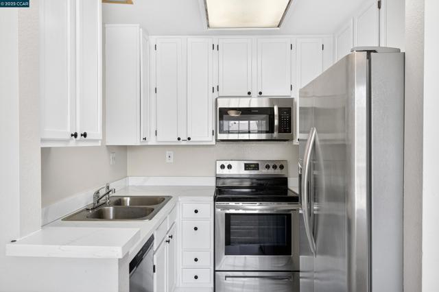 15 Glenwood, Hercules CA: https://media.crmls.org/mediaz/8eef782a-3484-4187-b016-ec8c88b7689e.jpg