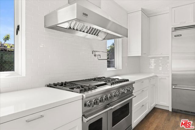 4525 Melbourne Avenue, Los Angeles CA: https://media.crmls.org/mediaz/8eefe373-f923-463e-b69f-f5f65ff2e027.jpg