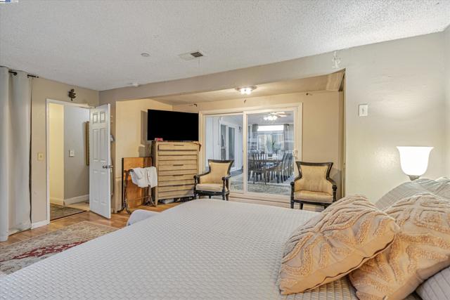 Image 36 of 55 For 370 Appian Way