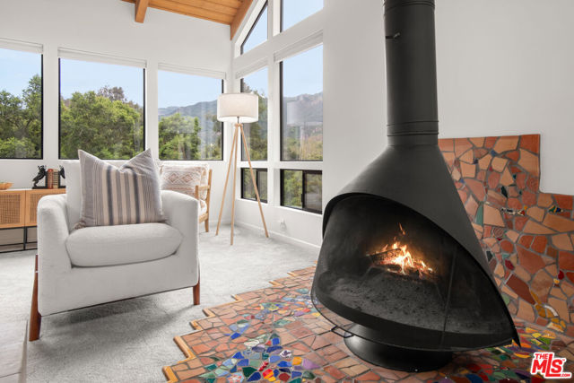 1639 Oak Drive, Topanga CA: https://media.crmls.org/mediaz/8ef0e8a9-8a9a-43ed-97a9-e26ee94310ef.jpg