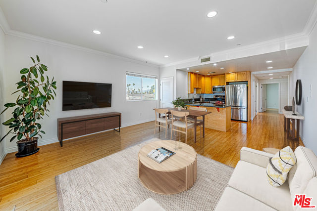 3061 W 12th Place, Los Angeles CA: https://media.crmls.org/mediaz/8ef1a9ae-62e3-456f-99c0-bdb8e00713d5.jpg