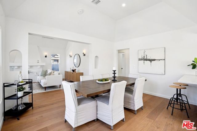 4438 W 28th Street, Los Angeles CA: https://media.crmls.org/mediaz/8ef1c03d-6345-4fe0-ad6d-e7cc92fec9a0.jpg