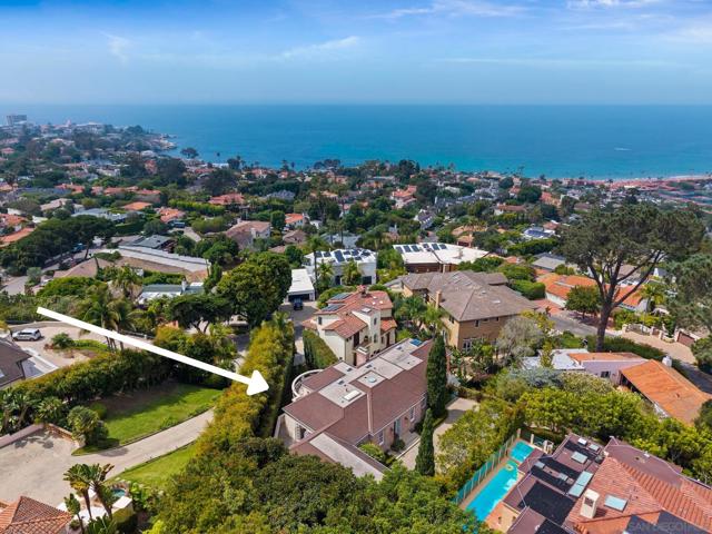 7612 Hillside Dr, La Jolla CA: https://media.crmls.org/mediaz/8ef26561-fc9c-4391-bfe4-6fb78df240e7.jpg