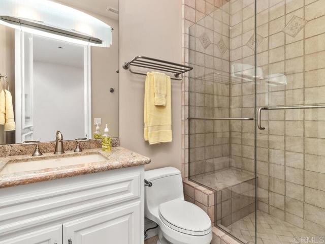 6095 Lake Vista Drive, Bonsall CA: https://media.crmls.org/mediaz/8ef2aef1-aa78-48d4-890b-b324f7dae530.jpg