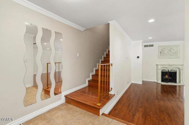 Detail Gallery Image 3 of 25 For 9503 via Venezia, Burbank,  CA 91504 - 3 Beds | 3 Baths