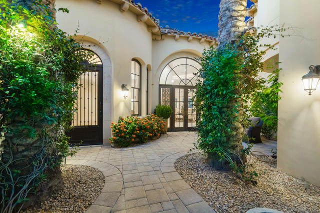 80614 Via Pessaro, La Quinta CA: https://media.crmls.org/mediaz/8ef3947b-4c90-420c-8664-ffd3653df43b.jpg
