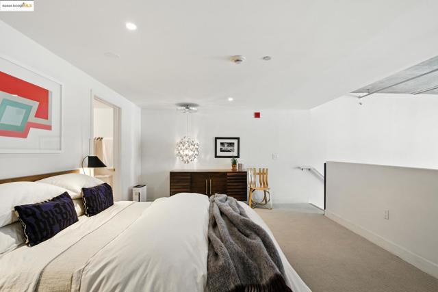 311 Oak St, Oakland CA: https://media.crmls.org/mediaz/8ef39c3d-f7d7-4b9c-8e7e-dd6dfcc6c7d1.jpg