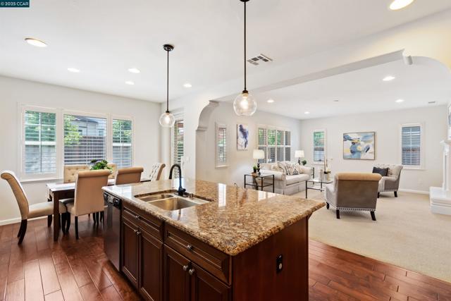 5214 Kenilworth Way, San Ramon CA: https://media.crmls.org/mediaz/8ef42075-f52d-44d3-9196-de8e0614b57b.jpg