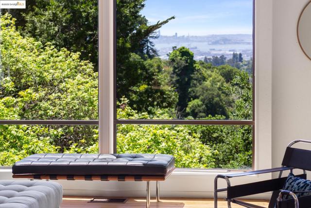 6766 Armour Dr, Oakland CA: https://media.crmls.org/mediaz/8ef43d81-737b-4f27-bda7-6a90cd5fc4b3.jpg