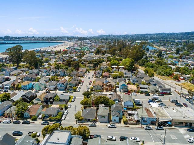 407 Seabright Avenue, Santa Cruz CA: https://media.crmls.org/mediaz/8ef4440c-de97-438d-9dc2-2dd3222e0835.jpg