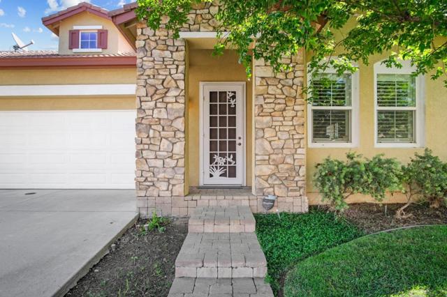 561 Branding Iron Street, Oakdale CA: https://media.crmls.org/mediaz/8ef45732-bf6b-4516-9d68-25f3d969f1ab.jpg