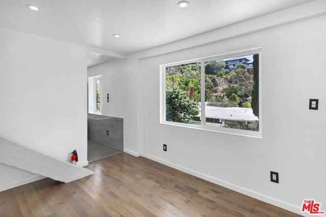 8629 Franklin Avenue, Los Angeles CA: https://media.crmls.org/mediaz/8ef48d43-ff6e-45ca-84b6-15111dfd3f20.jpg