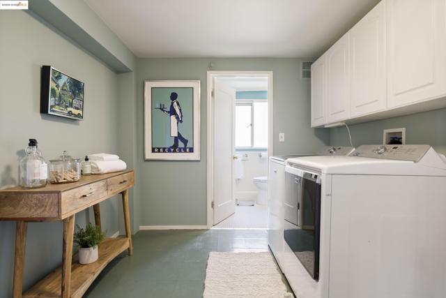 1971 Hoover Ave, Oakland CA: https://media.crmls.org/mediaz/8ef4d4eb-9cfb-4e8c-af41-dfe64fb1dd25.jpg