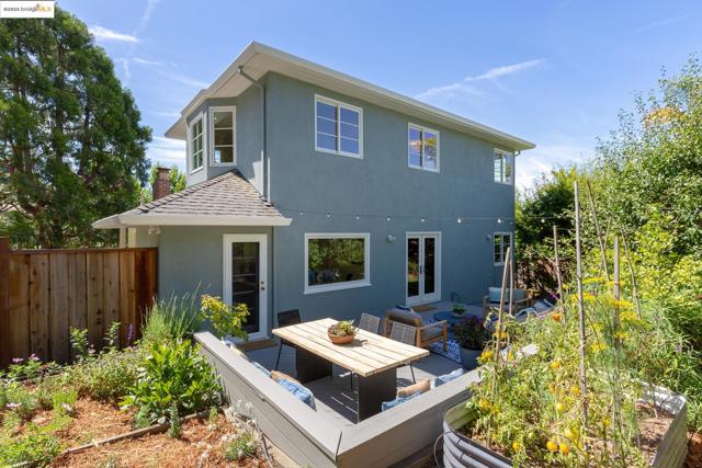 2773 Argyle Street, Oakland CA: https://media.crmls.org/mediaz/8ef51f29-8fe4-4c94-9aef-66218e95683e.jpg