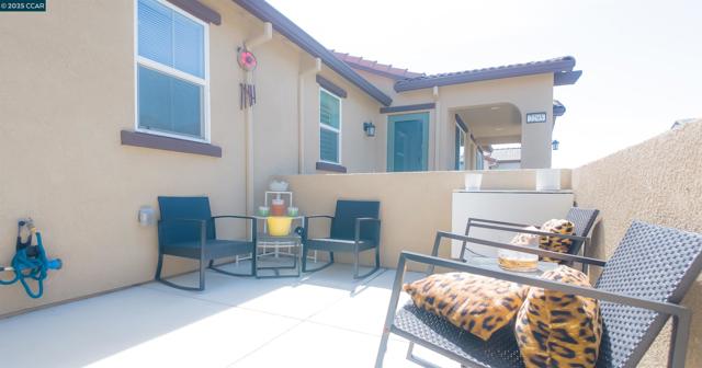 2299 Rustic Oak Ln, Rio Vista CA: https://media.crmls.org/mediaz/8ef52e79-d623-41cf-94c5-b9e21201f7f5.jpg