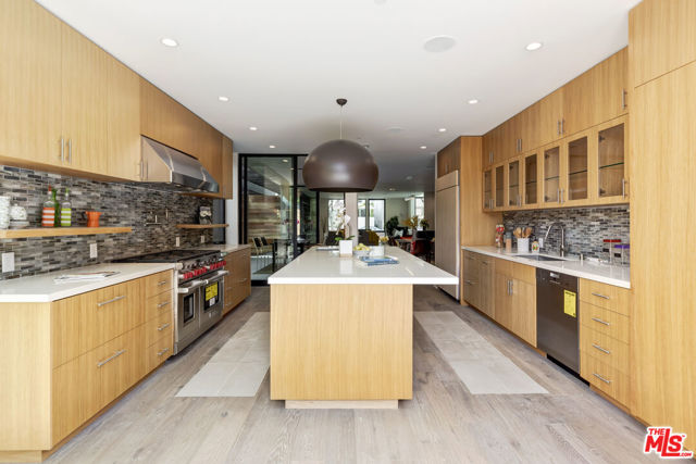 139 Hollister Avenue, Santa Monica CA: https://media.crmls.org/mediaz/8ef56f35-34cc-4c59-b6ce-41f94e8f84b3.jpg