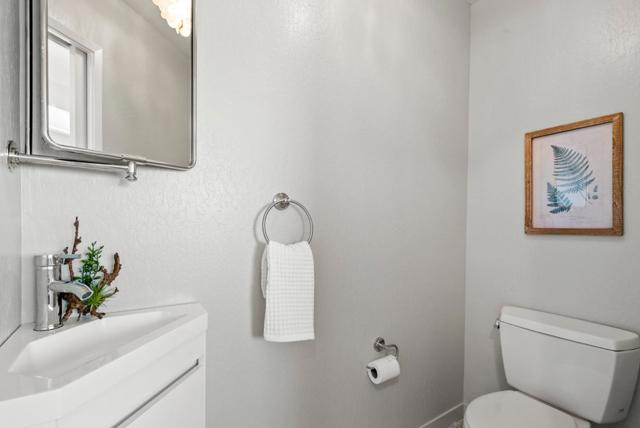 1975 Seascape Boulevard, Aptos CA: https://media.crmls.org/mediaz/8ef63d6a-b48a-45e0-96f1-557105c3af0e.jpg