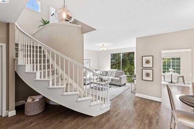 47 Summer Hill Court, Danville CA: https://media.crmls.org/mediaz/8ef66c07-0f32-4c57-a4c8-d0c5575970ea.jpg