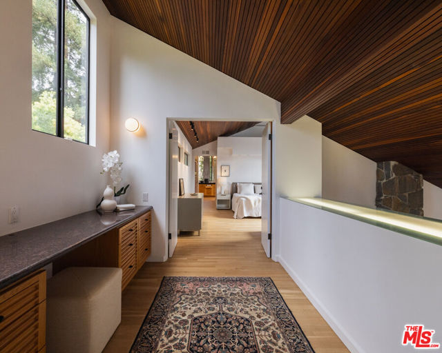 720 Brooktree Road, Los Angeles CA: https://media.crmls.org/mediaz/8ef67c37-4747-4b2e-8f43-8871a79835af.jpg