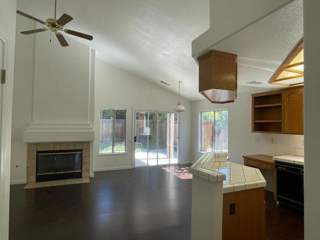 1801 Patton Drive, Modesto CA: https://media.crmls.org/mediaz/8ef6f22e-16c2-4c94-93ff-baf2e0de3b3d.jpg