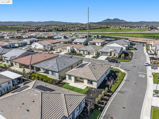 102 Coral St, Brentwood CA: https://media.crmls.org/mediaz/8ef75b0c-7604-42ea-b38e-439a75e31177.jpg