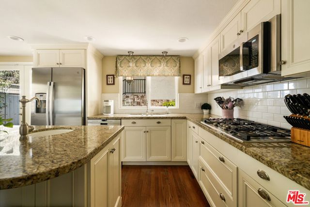3411 Markridge Road, La Crescenta CA: https://media.crmls.org/mediaz/8ef7a19c-748d-49bf-ac8e-58c5ad1c307c.jpg